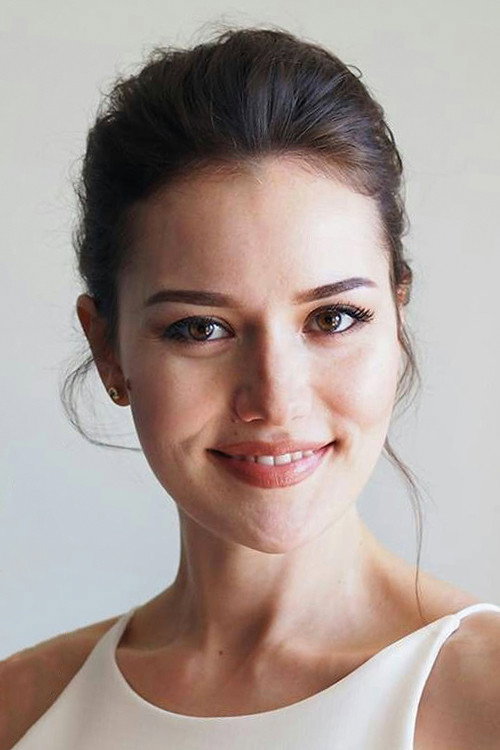 Fahriye Evcen as Necla Tekin in Falling Leaves