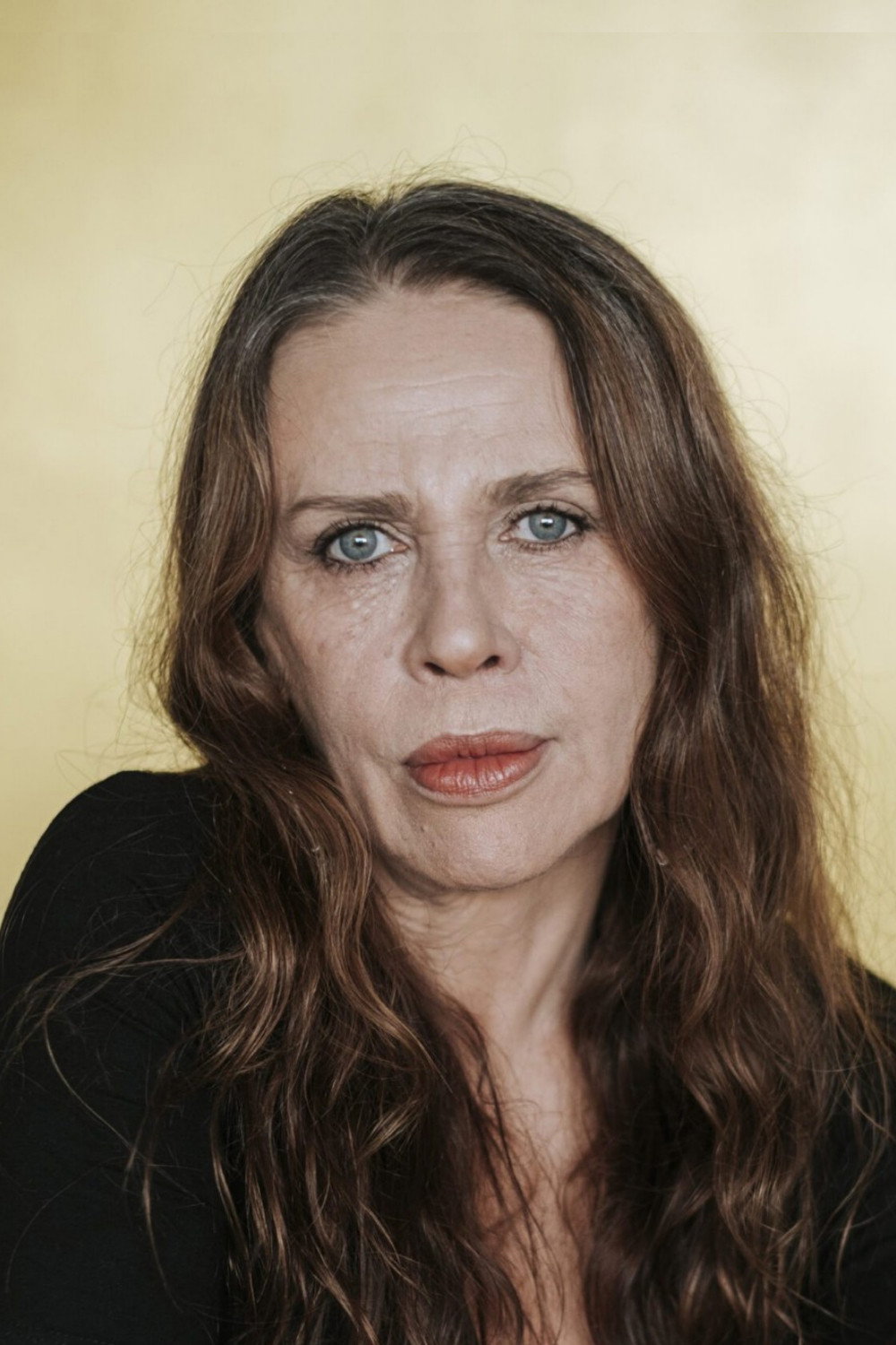Alejandra Miranda as Doña Carolina in Women Is Losers