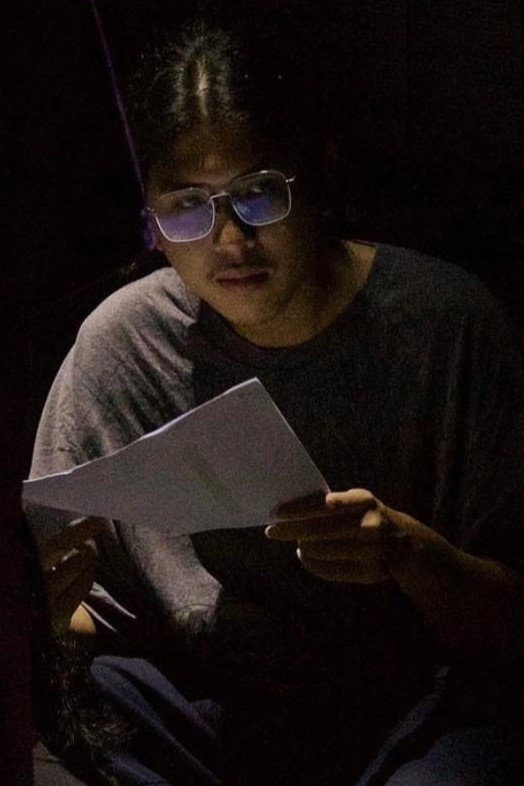 Bhumdham Malaengthab as Postman in Little War, Little man, Little Wish