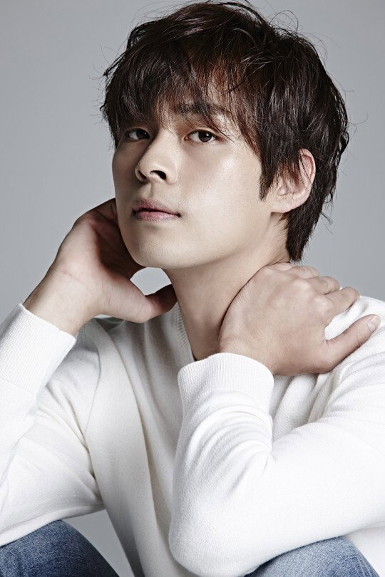 Jin Won as Seo-Jun in Big Heat