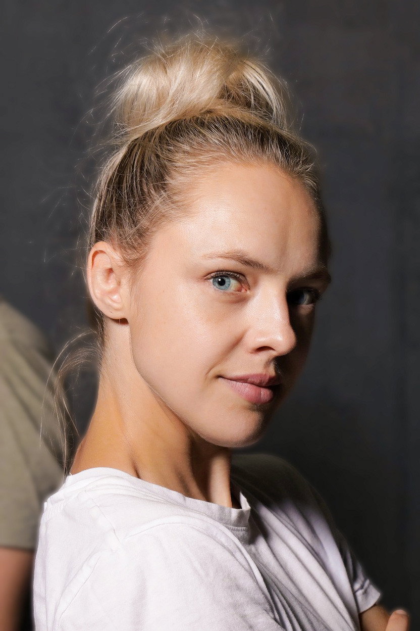 Izabela Firlová as Anežka in Dukla 61