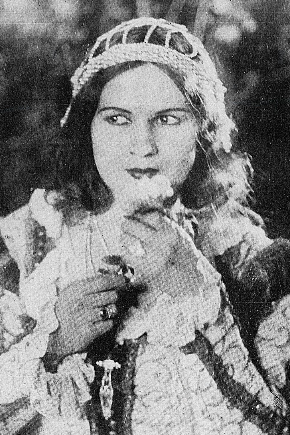 Irene Rudner as Lourinha in Iracema