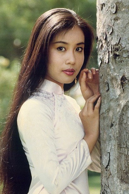 Tuyết Ngân as Happy Woman in Cyclo