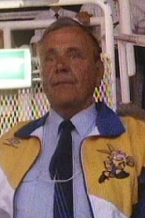 Lennart Wadman as Self in När bollen var rund