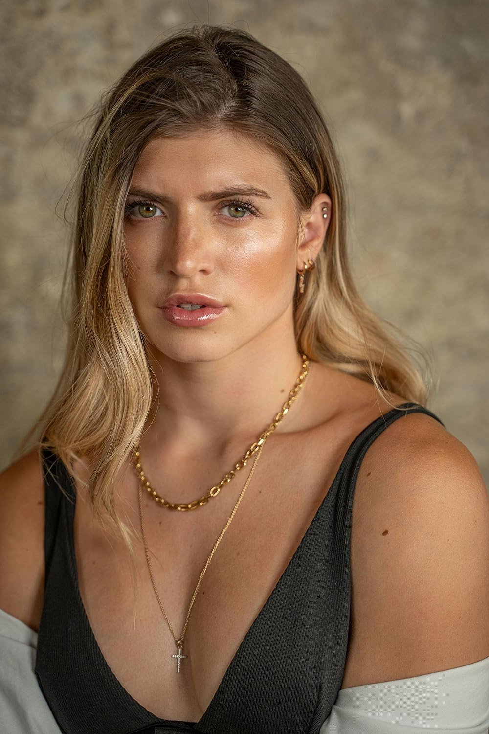 Aurélia Agel as Yelena Padirov in Without Mercy
