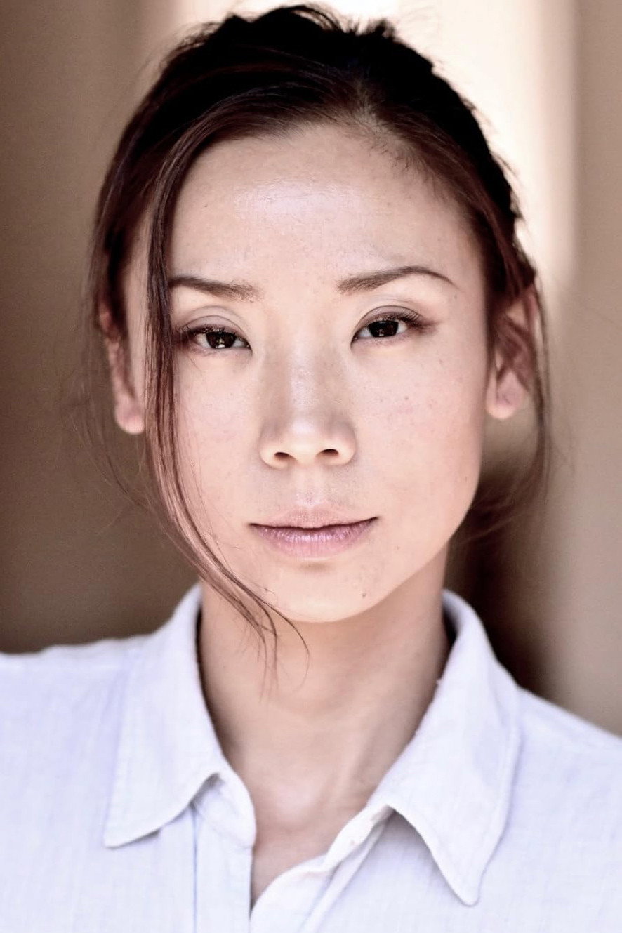 Anne Son as Caroline in My Generation