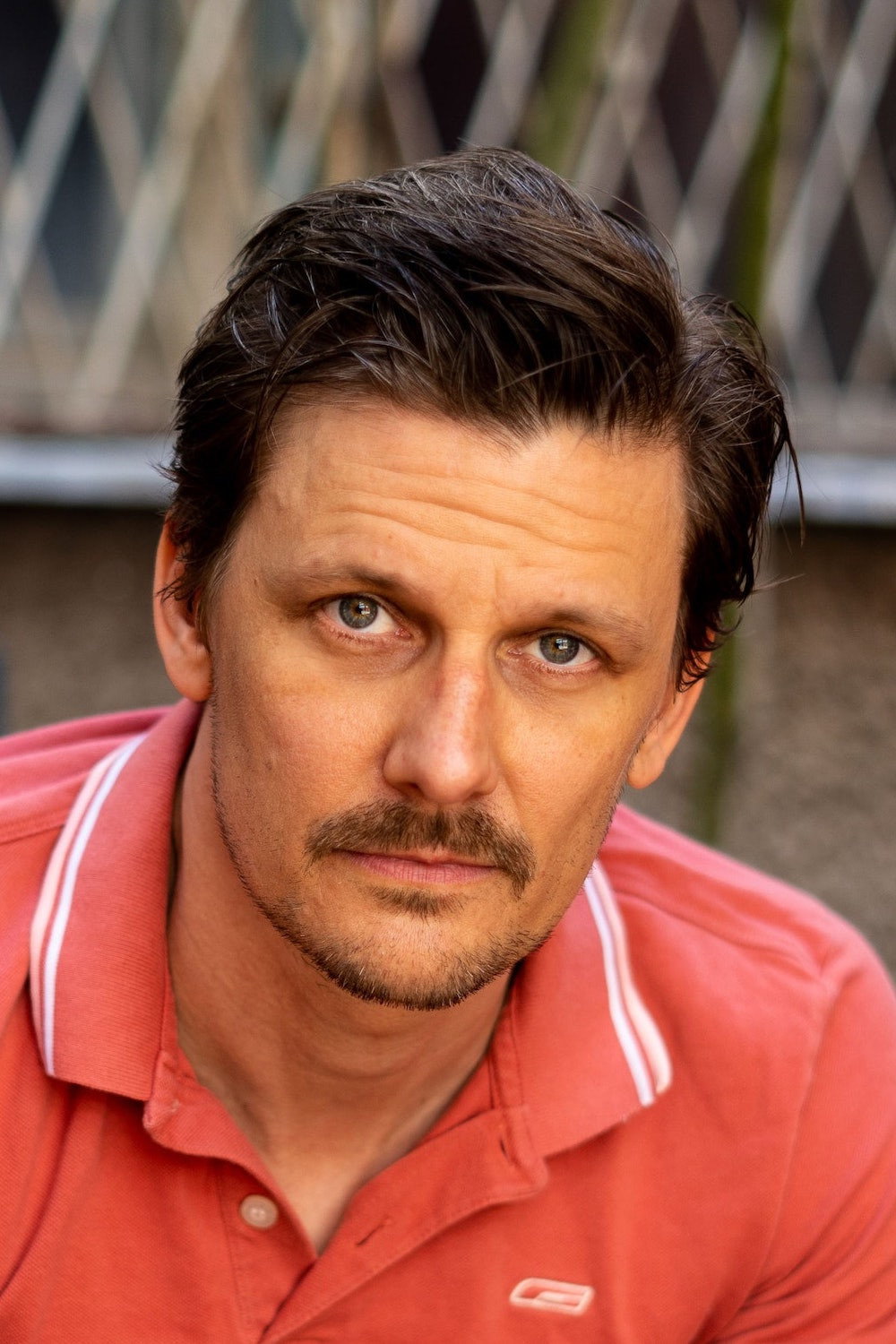 Marc Oliver Schulze as Richard Kirchhoff in Lifelines