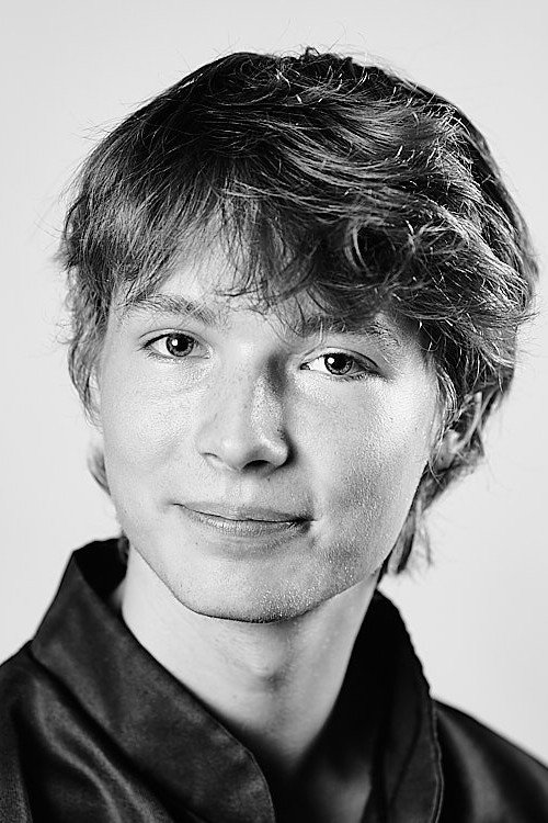 Oliver Arndt de Thurah as Michael (Ung) in The Debt