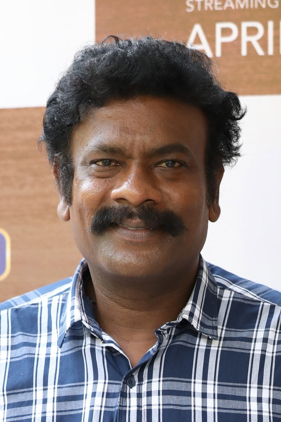 Tamizh as Maniyan in Pakalum Paathiravum