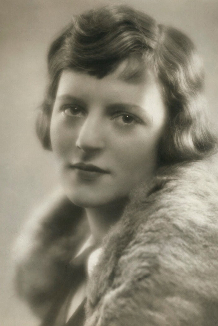 Marjorie Mars as Mary Norton in Brief Encounter