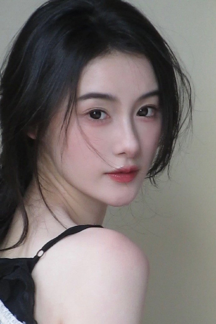 鄭月月 as Gu Yue in A Transient Dream