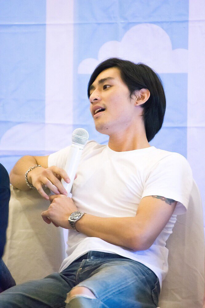 Chuenwarin Nontapan as Khom in Love Sick