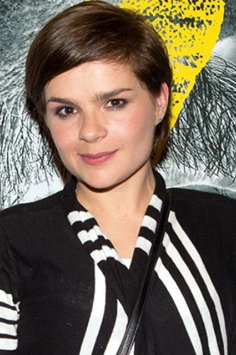 Francesca Guillén as Teresa in Reencuentros