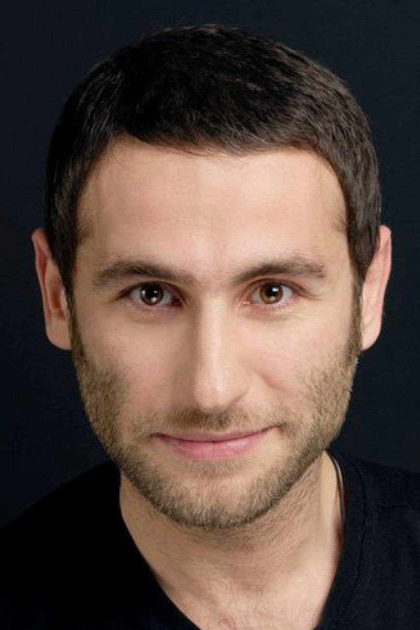 Ali Nuri Türkoğlu as Tolga in Çifte Bela