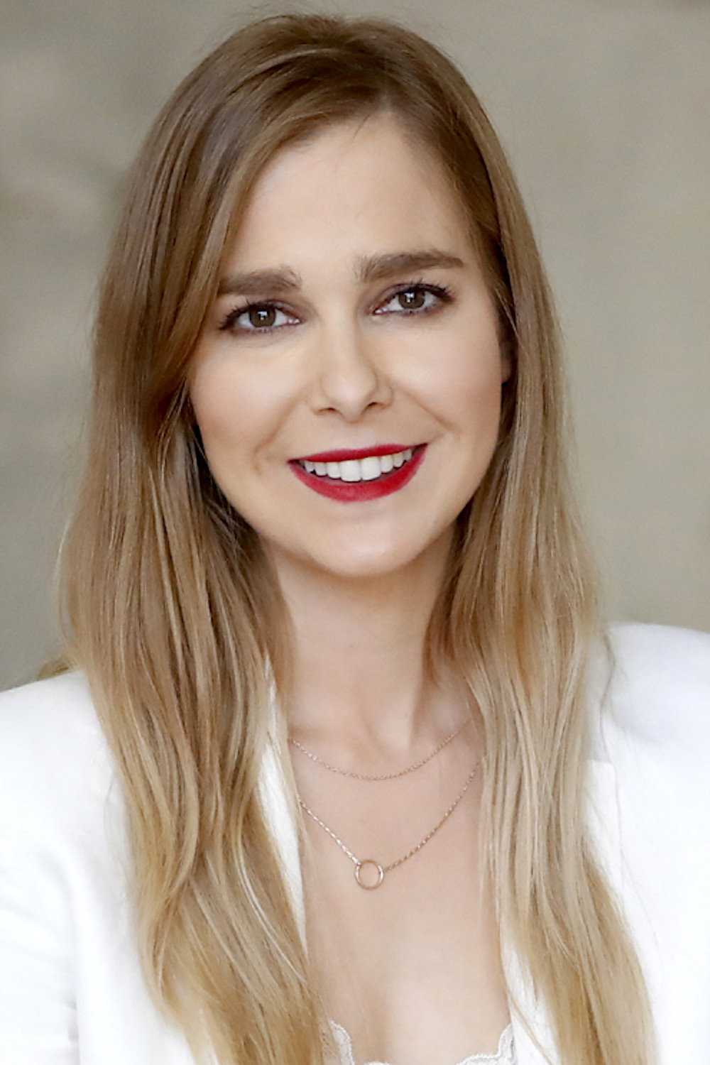 Natalia Sánchez as Amada Montemayor in La memoria del agua
