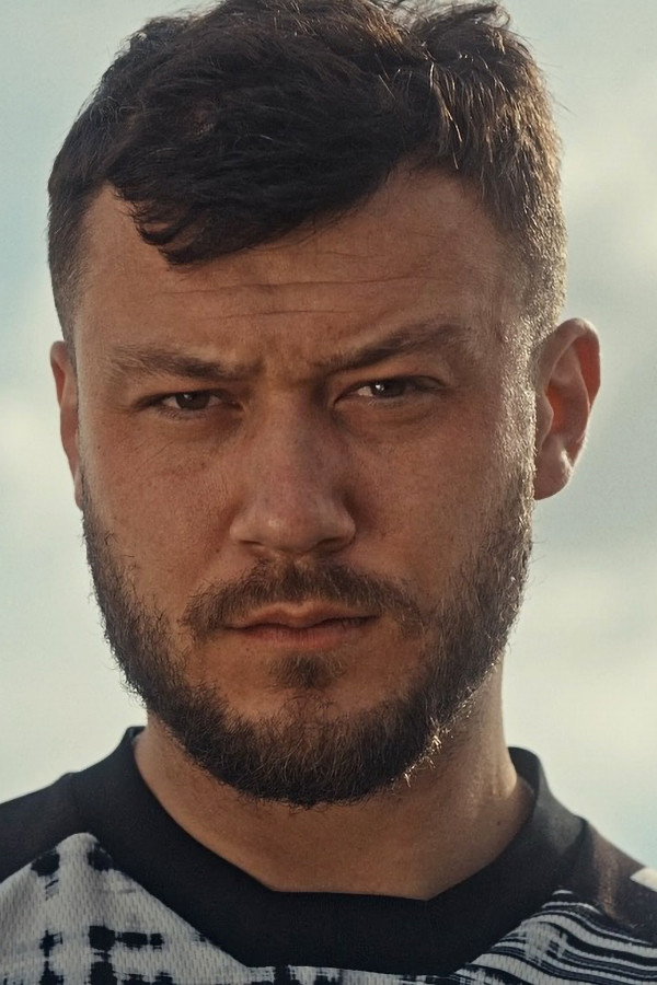 Damyan Iliev as Stefanos in До последен дъх