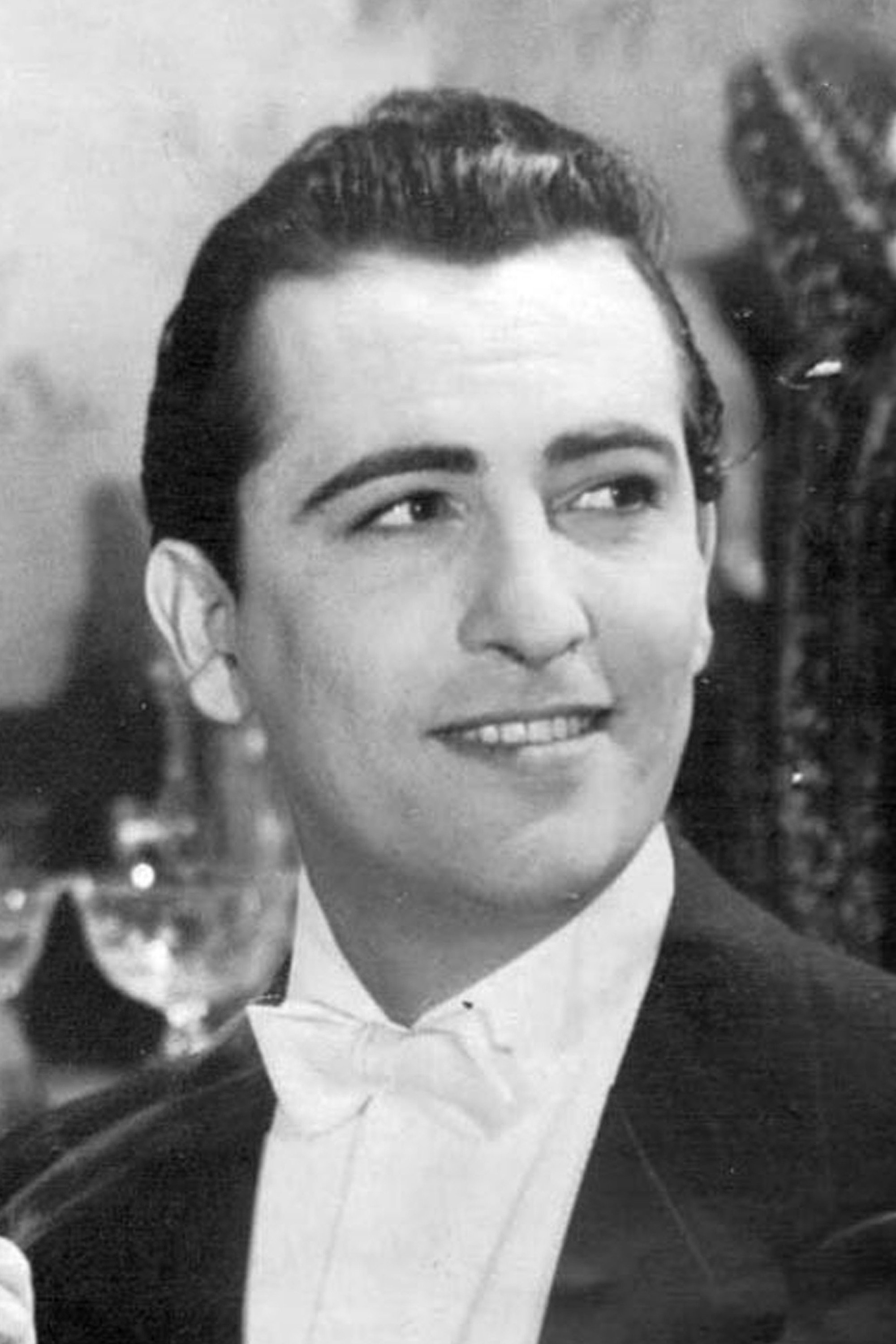 Hugo del Carril as Humberto Bonelli in Amorina