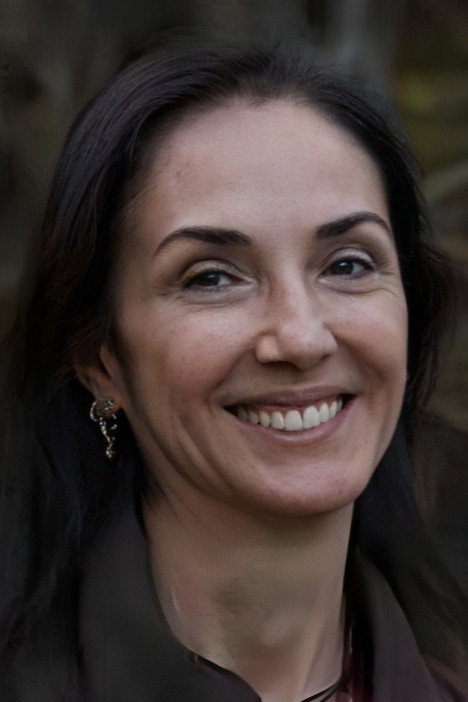 Pıtırcık Akkerman as Eczacı Filiz in Cesur Kuşku