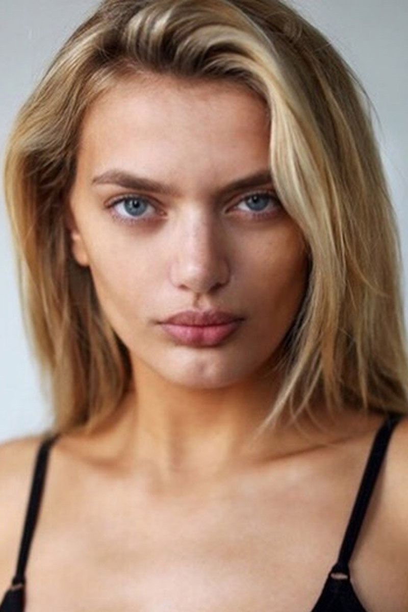 Bregje Heinen as Jo in Jo