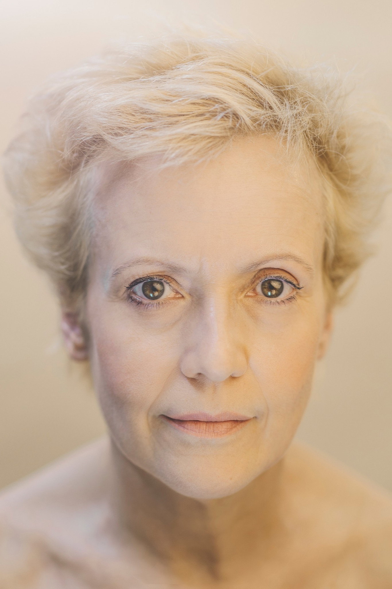 Véronique Vella as Victor in Le Dindon