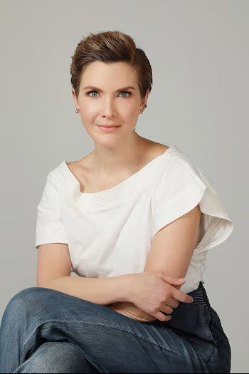 Margarita Ortega as Martha Lucia De de Bedut in Rosario Tijeras
