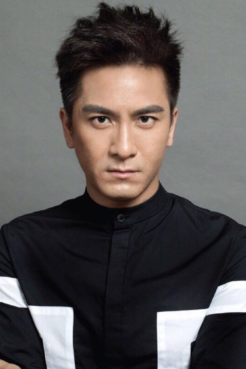 馬國明 as Chow Bing in Man in Charge