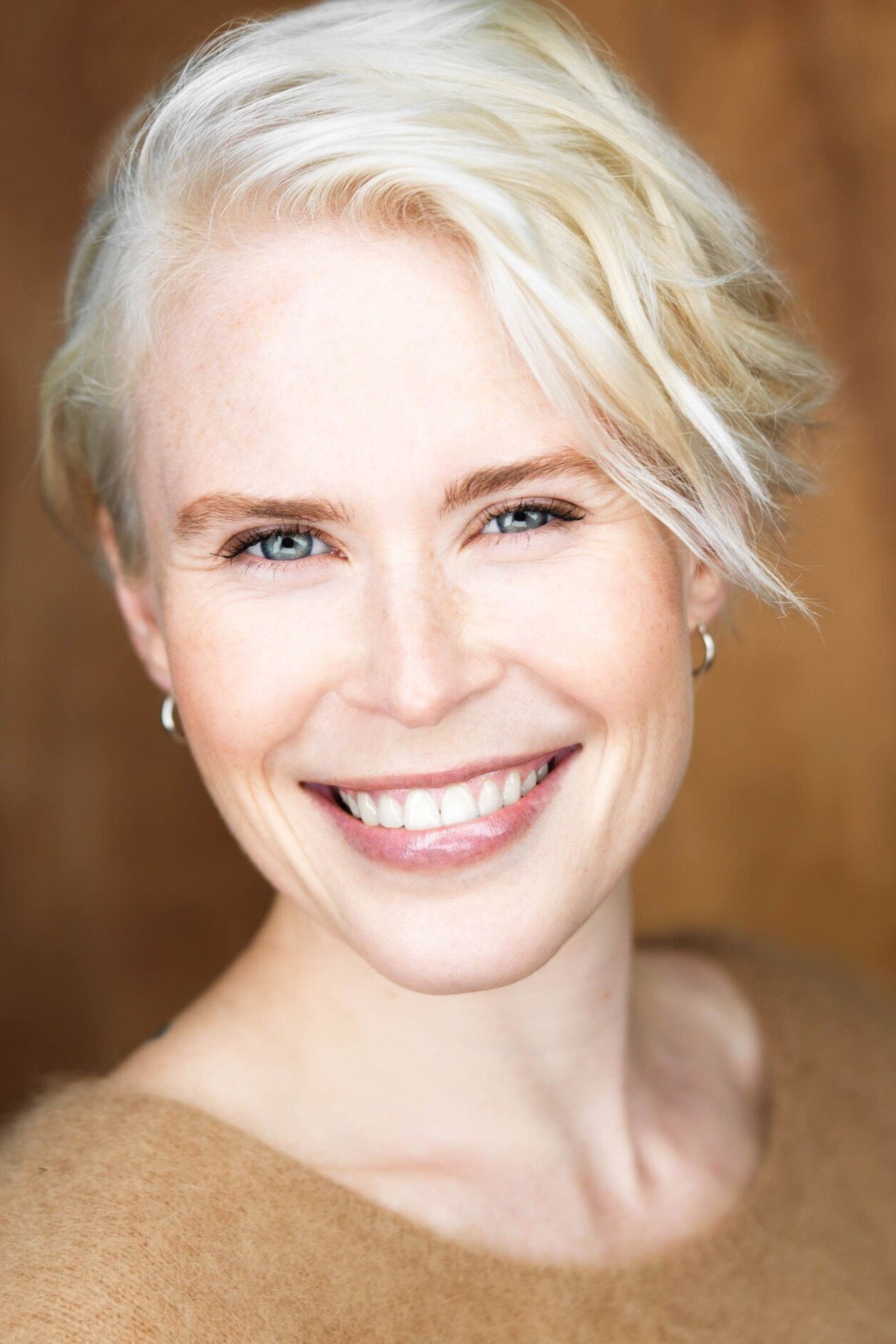 Jillian Geurts as Francine in Soulmate