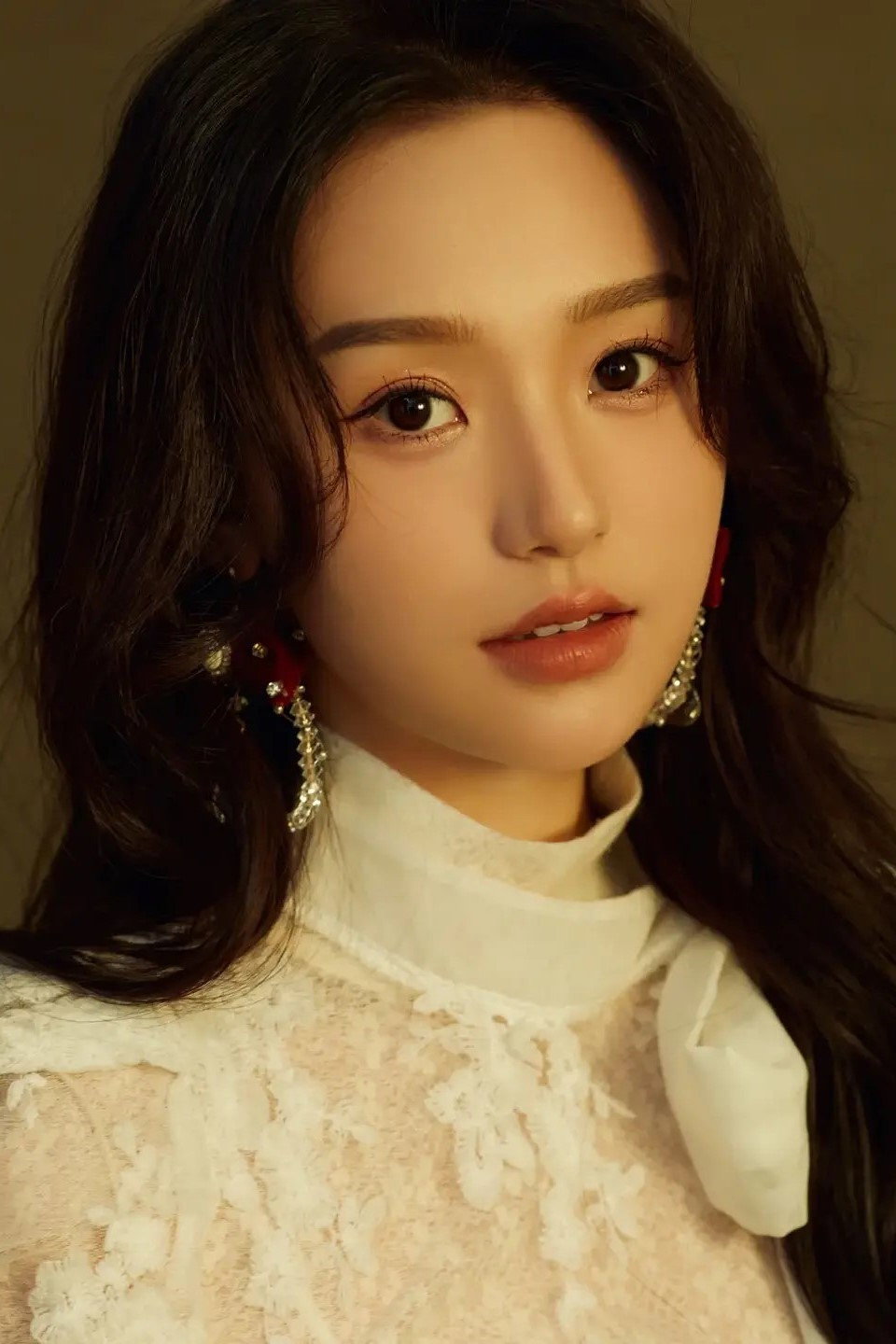 胡亦瑶 as Song Zhiyun in Echoes of Love