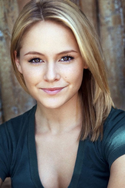 Cassi Thomson as Elysse Dumar in A Sunday Horse