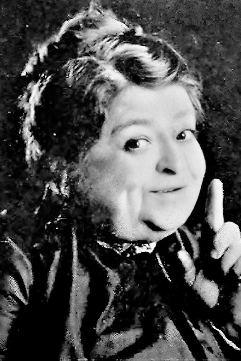 Carrie Clark Ward as Aunt Aurelia in The Eagle