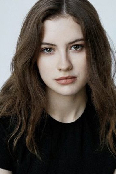 Isabelle Connolly as Ella in Stray