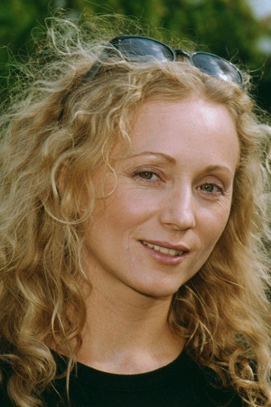 Bernadetta Machała-Krzemińska as Jadwiga Kołyszko, sekretarka dyrektora in Duża przerwa