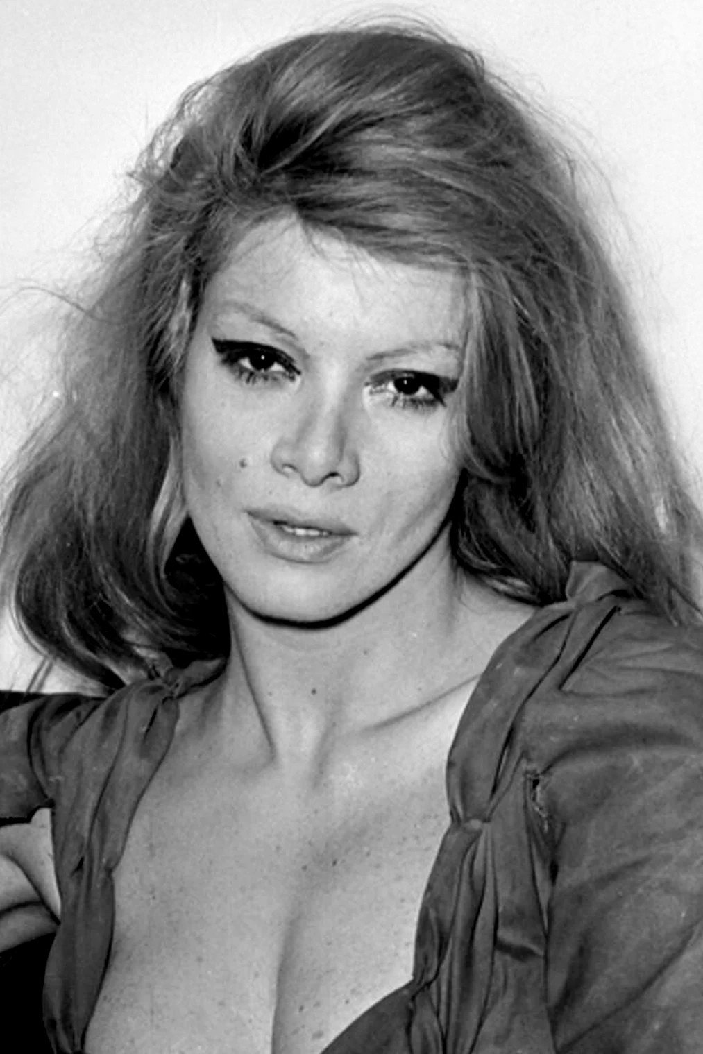 Rita Renoir as Striptease dancer in Ecco