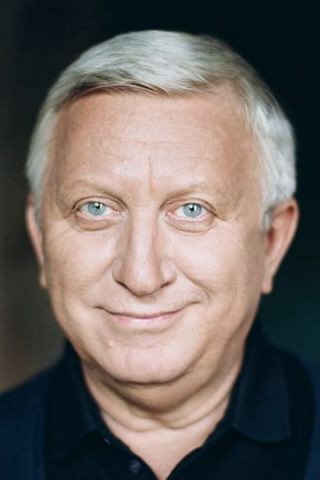 Volodymyr Horianskyi as Father in Різниця у віці