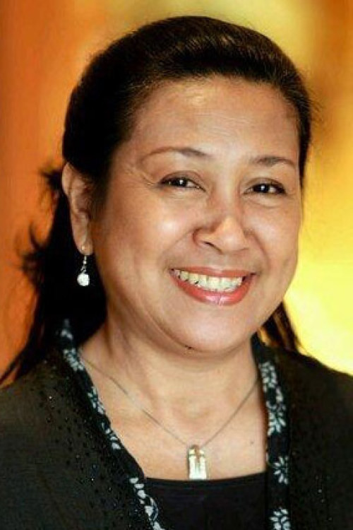 Ratna Riantiarno as Arum in Pelangi Tanpa Warna