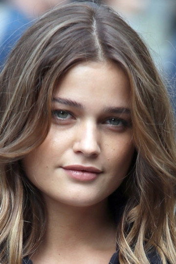 Louise Grinberg as Camille in 17 Girls