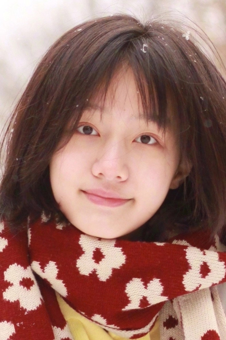 Zihan Ji as 罗茜茜 in Tiger Mom