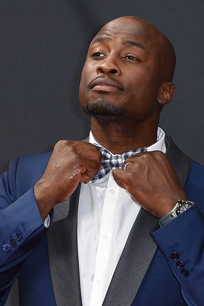 Akbar Gbaja-Biamila as Self - Host in The Talk