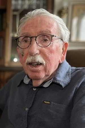 Lars Hammar as Self in The Last Journey