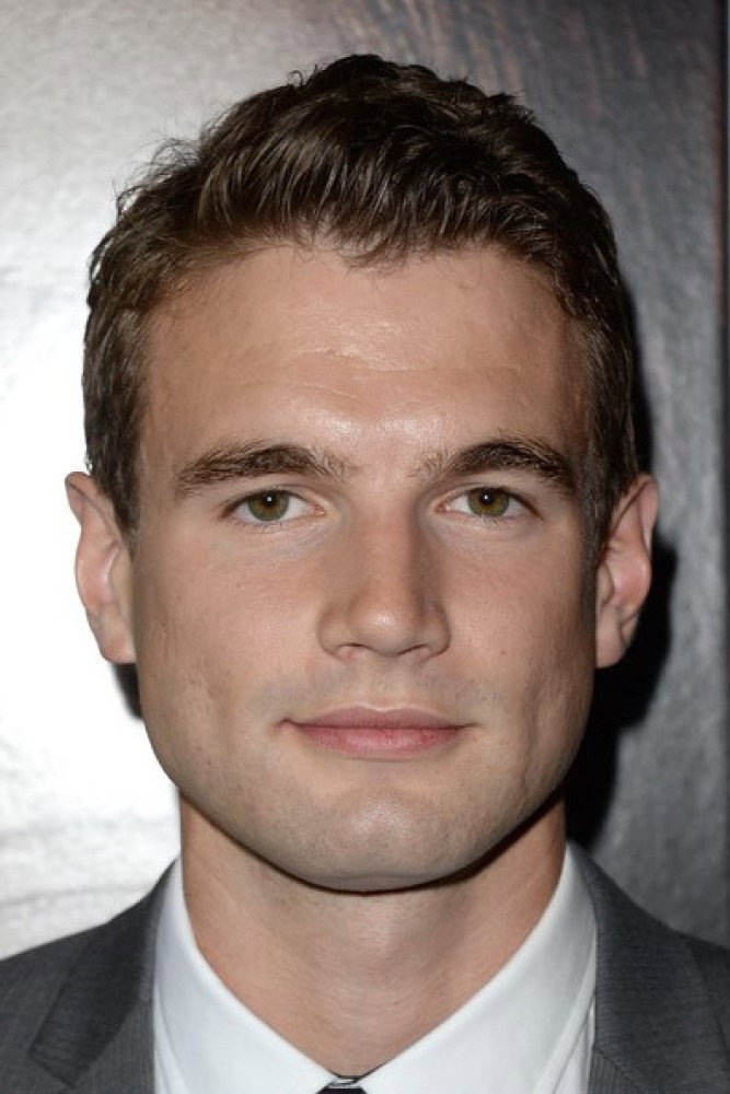 Alex Russell as Zack in Wasted on the Young