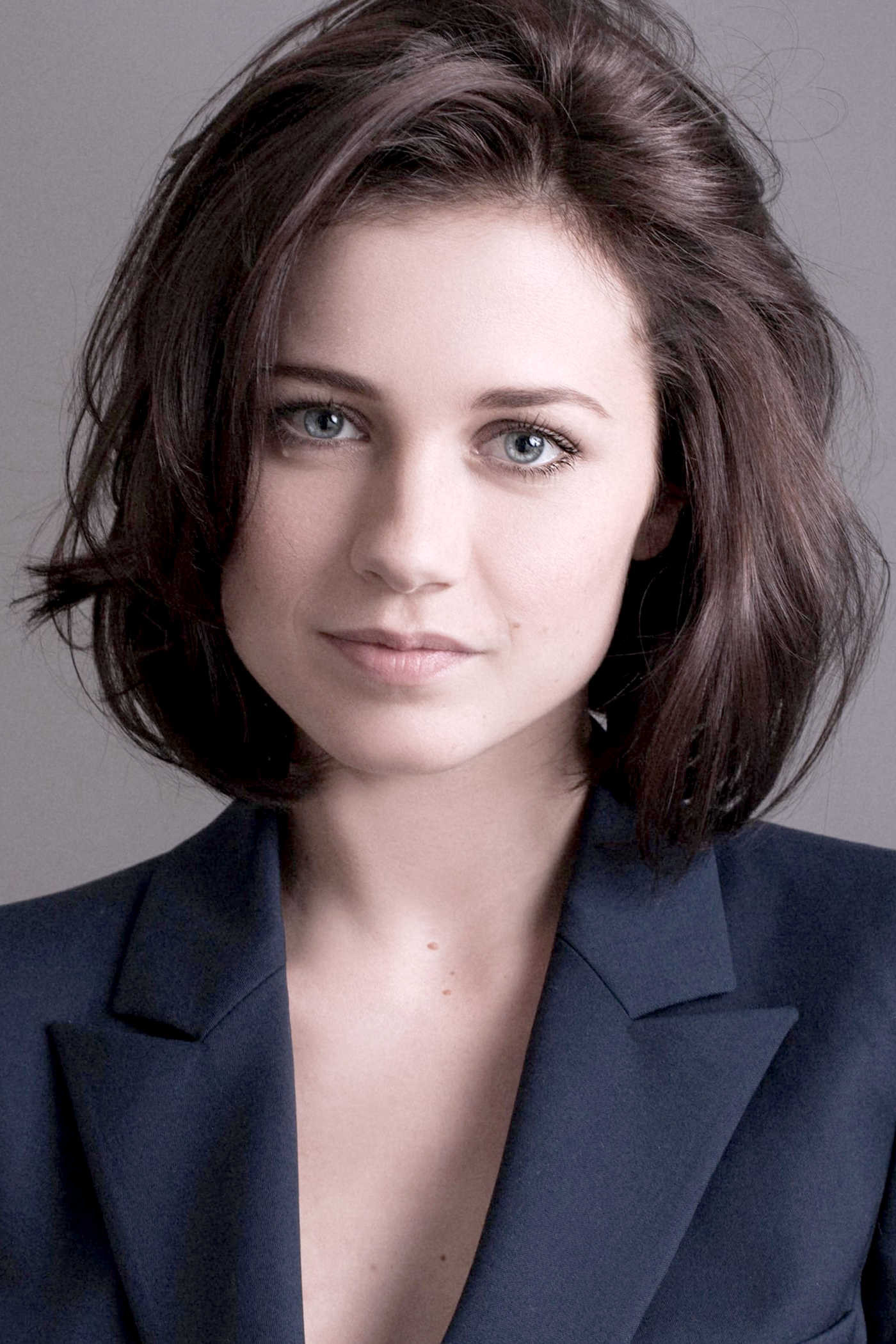 Alice Dufour as Joujou in Hard