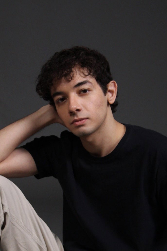 Victor Olive as Natan in Já Está Claro Lá Fora