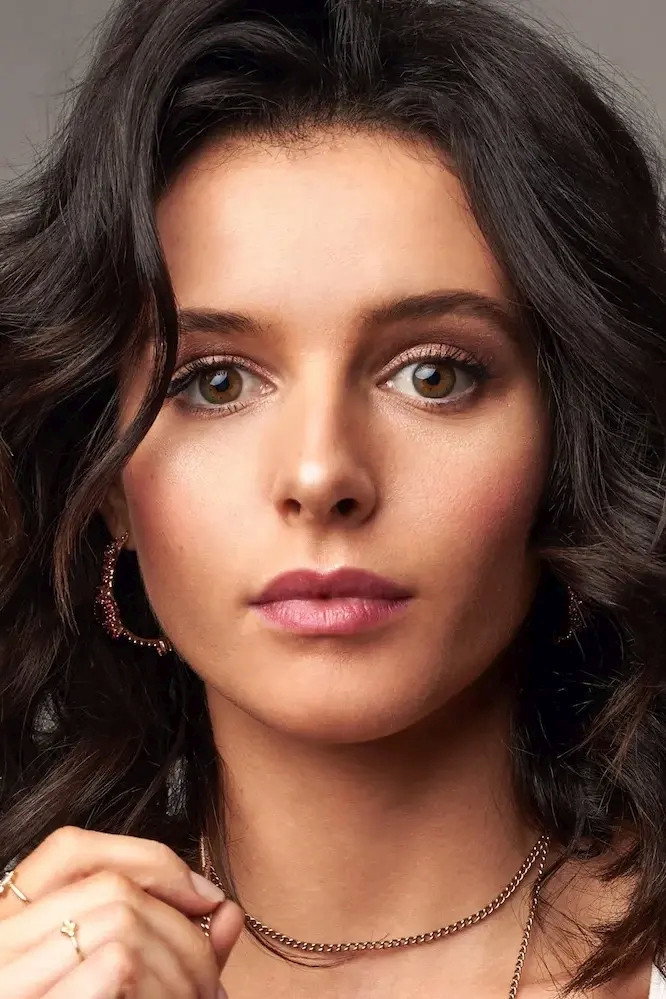 Georgia Flood as Alice Ross-King in ANZAC Girls