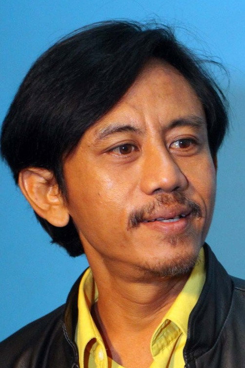 Epy Kusnandar as Mang Dadang in Rumah Kentang: The Beginning