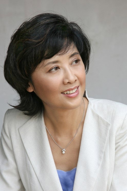 Zhu Lin as 刘莺 in 逃港者