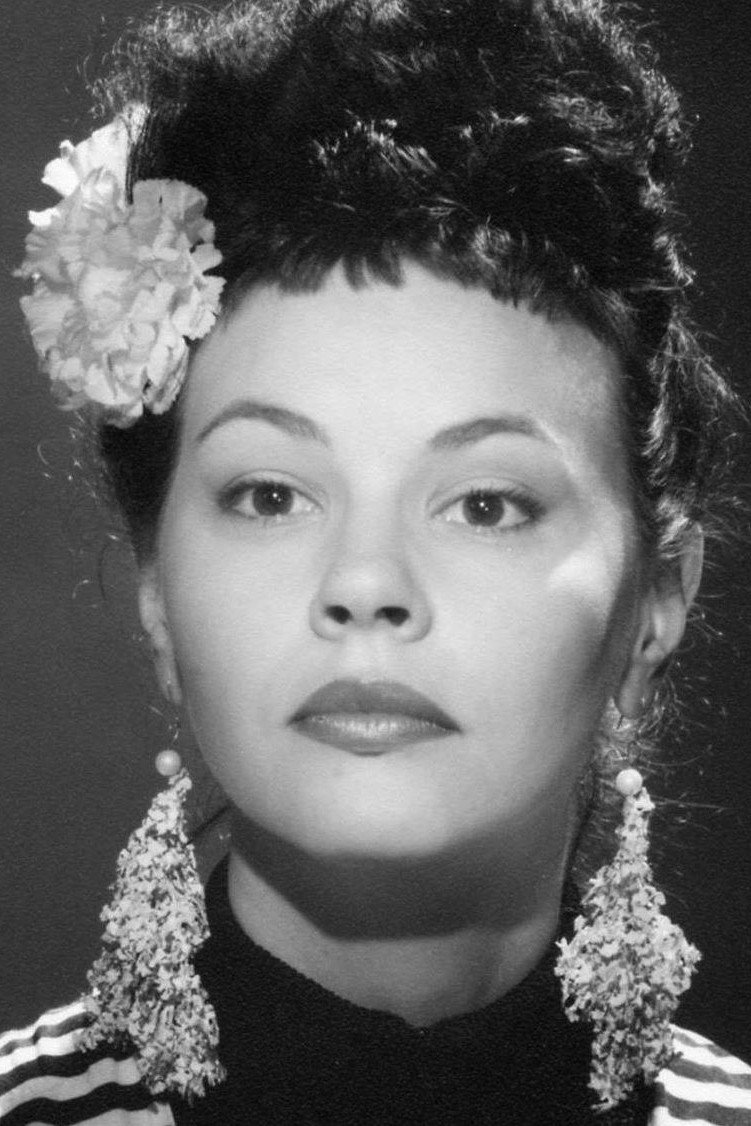 Gina Lola Benzina as Gina in Cœur bleu