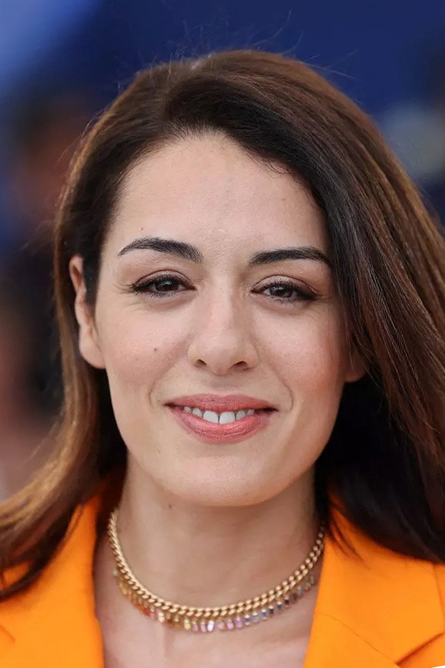 Sofia Essaïdi as Caroline Dewitt in Women at War