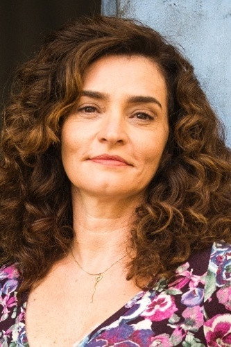 Gisele Fróes as Silvia in VIPs