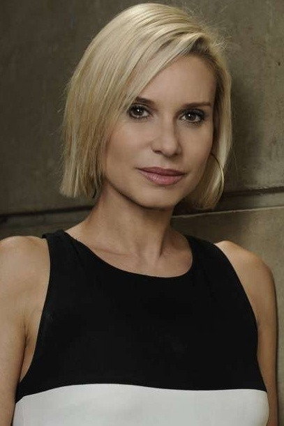 Paula Burlamaqui as Eva in Meteoro
