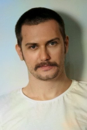 Alican Albayrak as Murat Gündoğdu in Al Maharib